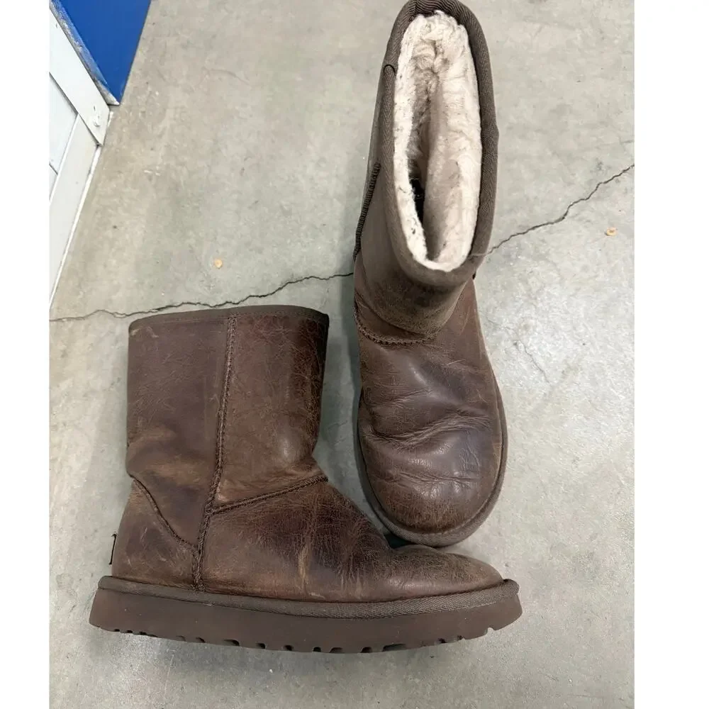UGG Classic Short‎ Leather Boot Women’s size 6 Winter Ski